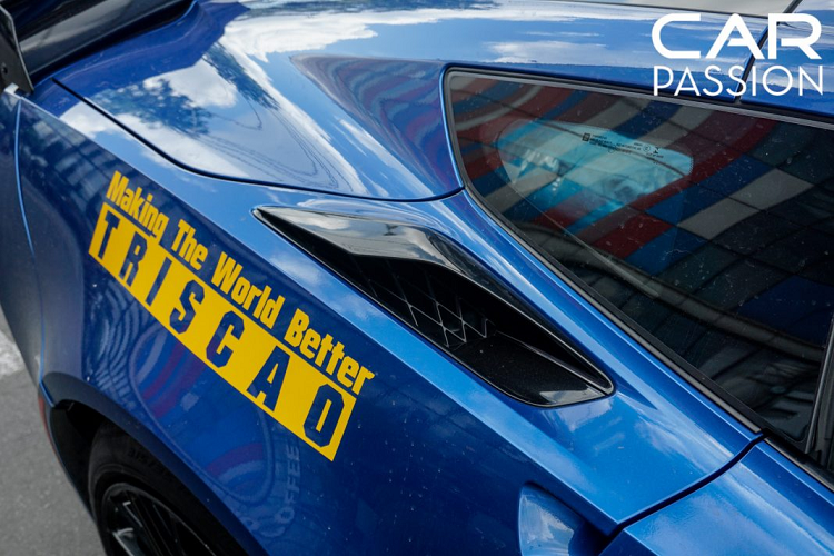 Xe sử dụng bộ mâm đa chấu được sơn đen với đường kính bánh trước và bánh sau lần lượt là 19 và 20 inch, bộ lốp Pirelli P Zero cũng là một trang bị đáng giá cho Chevrolet Corvette Z06 với thông số 275/35/R19 cho bánh trước và 375/35/R20 cho bánh sau.