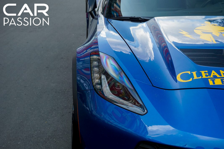 Chưa dừng lại ở đó, gói nâng cấp còn bao gồm hệ thống giảm sóc từ tính và hệ thống phanh đĩa hiệu năng cao với đĩa phanh gốm carbon khác biệt với đĩa phanh thép trên chiếc Corvette C7 tiêu chuẩn.