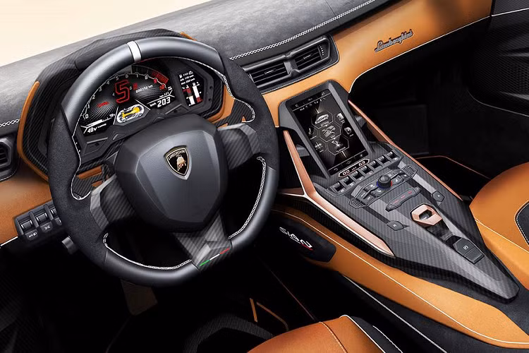 Nội thất của Sian có bảng táp-lô cùng nhiều nút bấm được thừa hưởng từ chiếc Aventador. Tuy nhiên nằm trên bảng điều khiển trung tâm nay là một màn hình cảm ứng đặt dọc - thứ từng khiến khách hàng thích tới mức "phát cuồng" trên những chiếc xe Tesla. Các ghế ngồi và ốp cửa được bọc những vật liệu quen thuộc như da hay alcantara, nhưng chúng có kiểu dáng như vừa được bưng ra từ khoang lái một phi thuyền trong phim giả tưởng.