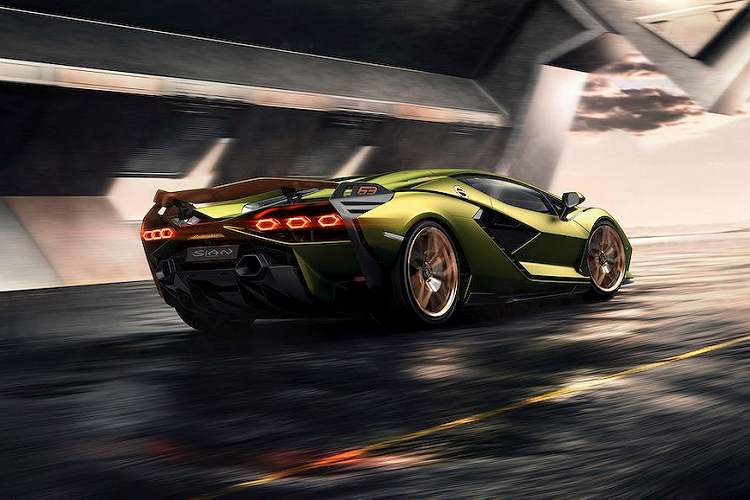 Và với bước thử nghiệm đầu tiên với hệ động lực hybrid này (không tính mẫu xe ý tưởng Asterion hồi năm 2014 do nó không được thương mại hoá), có thể nói hãng siêu xe Lamborghini đã thành công khi hiện tại, cả 63 chiếc Sian đã có khách đặt cọc. Chính vì đã bán hết số lượng Sian dự định sản xuất nên Lamborghini đã không công bố mức giá cho chiếc xe.