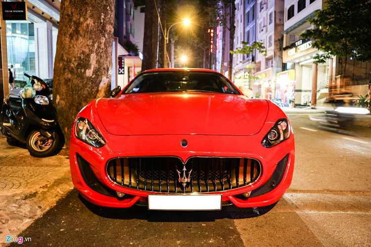 Maserati GranTurismo Sport lần đầu ra mắt thế giới vào năm 2012 nhằm thay thế cho tiền nhiệm GranTurismo S. Ngôn ngữ thiết kế của xe chịu nhiều ảnh hưởng từ mẫu MC Stradale. 