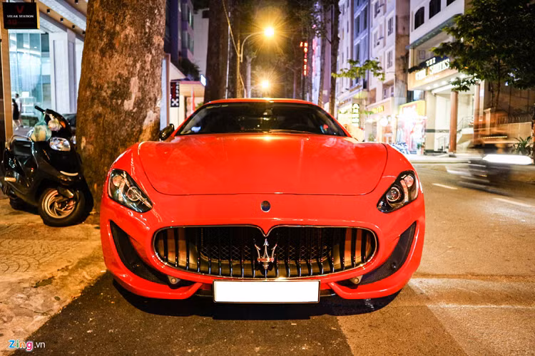 Maserati GranTurismo Sport lần đầu ra mắt thế giới vào năm 2012 nhằm thay thế cho tiền nhiệm GranTurismo S. Ngôn ngữ thiết kế của xe chịu nhiều ảnh hưởng từ mẫu MC Stradale. 