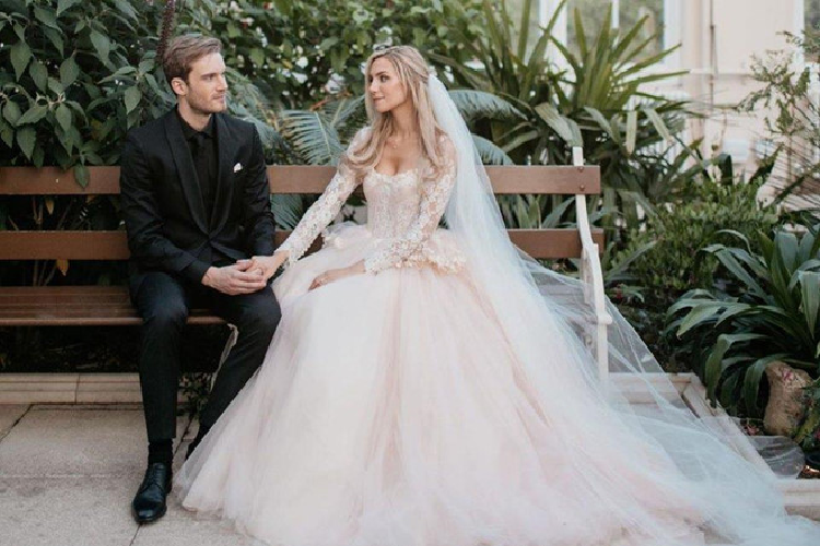 Chiếc váy cưới của Marzia Kjellberg được thiết kế bởi Joanne Fleming. Ảnh: Felix Kjellberg.