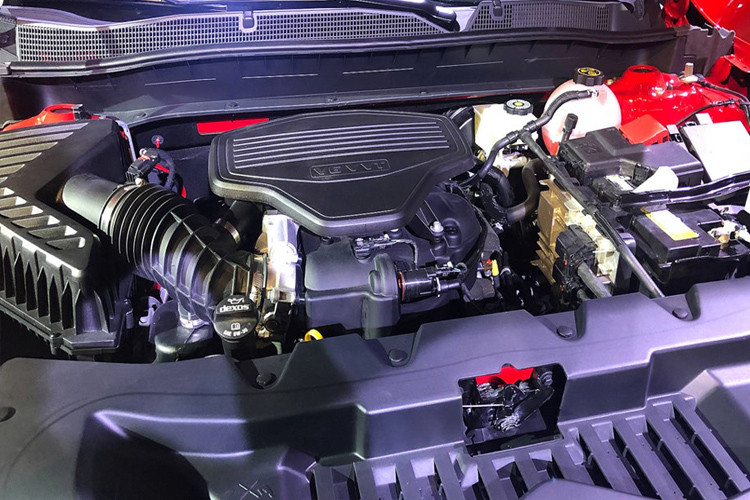 Phiên bản cơ sở Blazer L được trang bị động cơ 4 xy-lanh 2.5L sản sinh công suất 193 mã lực (144 kW). Sức mạnh được truyền tới trục bánh trước. Trong khi đó, bản Premier cao nhất sở hữu hệ dẫn động bốn bánh tiêu chuẩn.