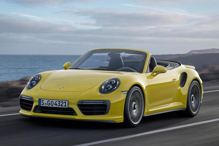 Porsche 911 Turbo S Cabriolet. Nếu bạn muốn một chiếc xe thể thao mui trần 4 chỗ, mui có thể gập được và tốc độ trên 322 km/h, Porsche 911 Turbo S Cabriolet sẽ mang lại trải nghiệm rất khác so với Bentley Continental GT Convertible. Bản S đạt tốc độ tối đa 330 km/h, hơn bản Turbo tiêu chuẩn (319 km/h).