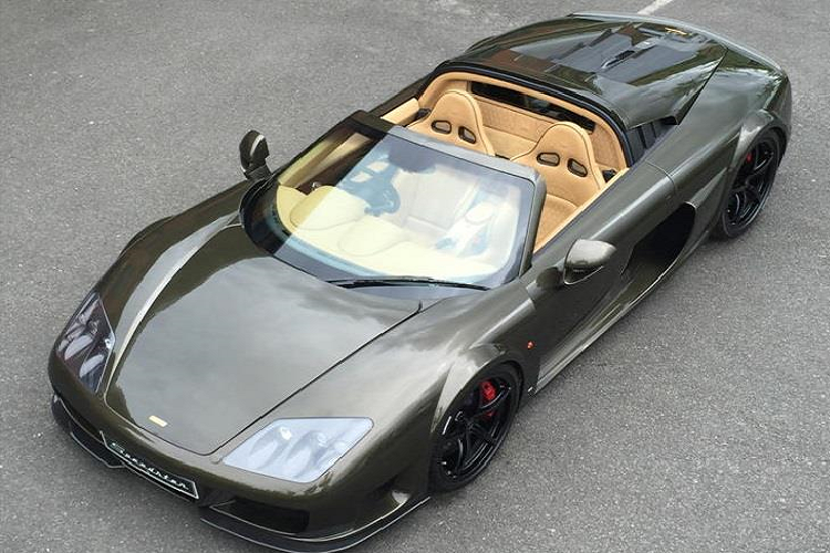Noble M600 Speedster. Nếu bạn muốn xe mui trần khác với truyền thống, Noble M600 Speedster với tốc độ 362 km/h xem ra là khởi đầu không thể hợp lý hơn. Sức mạnh có được nhờ động cơ tăng áp kép V8 4.4L do Judd cung cấp. Hãng này chuyên cung cấp động cơ cho xe đua F1.
