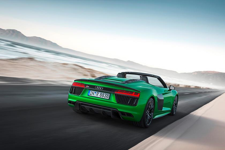 Audi R8 Spyder V10 Plus. Trong số xe mui trần tốc độ nhanh nhất hiện nay, R8 Spyder V10 Plus có giá tương đối hợp lý – chỉ 208.100 USD. Xe được trang bị khối động cơ V10 cho tốc độ tối đa 328 km/h.