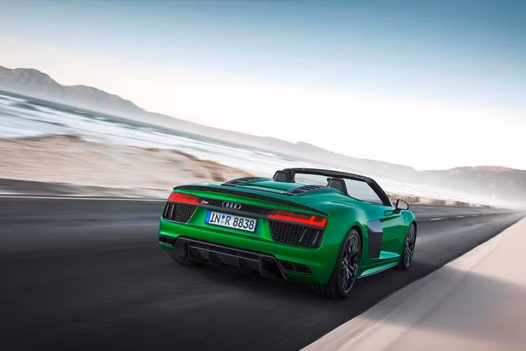 Audi R8 Spyder V10 Plus. Trong số xe mui trần tốc độ nhanh nhất hiện nay, R8 Spyder V10 Plus có giá tương đối hợp lý – chỉ 208.100 USD. Xe được trang bị khối động cơ V10 cho tốc độ tối đa 328 km/h.