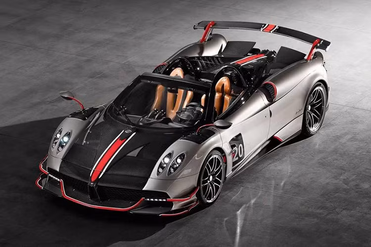 Pagani Huayra Roadster BC. Chiếc mui trần này vừa lộ diện chỉ với 40 xe được sản xuất, giá bán 3,5 triệu USD. Tốc độ tối đa của xe là 338 km/h.