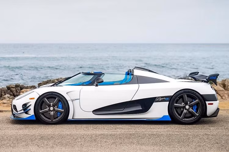 Koenigsegg Agera RS. “Khủng” nhất phải kể đến siêu xe mui trần này. Động cơ tăng áp kép V8 5.0L, công suất 1.144 mã lực cung cấp sức mạnh cho Koenigsegg Agera RS phóng ở tốc độ không thể tưởng tượng nổi – 447 km/h.