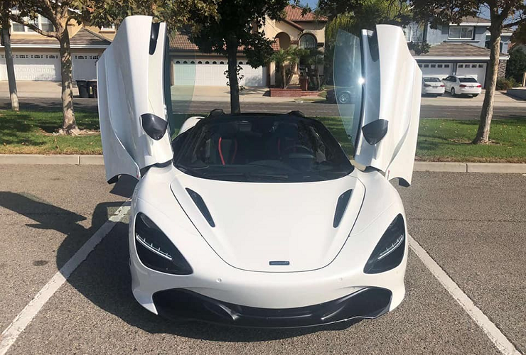 Phong trào chơi siêu xe McLaren 720S tại Việt Nam bắt đầu nóng lên trở lại khi một doanh nhân Vũng Tàu đã đặt mua chiếc McLaren 720S màu tím Latana từ đại lý McLaren ở Đức. Chỉ một tháng sau đó xe đã có mặt tại Việt Nam. Chưa dừng lại đó, gần đây còn rộ lên tin đồn một thành viên trong đoàn Car Passion đang có ý định đưa phiên bản mui trần của chiếc siêu xe McLaren 720S về Việt Nam.