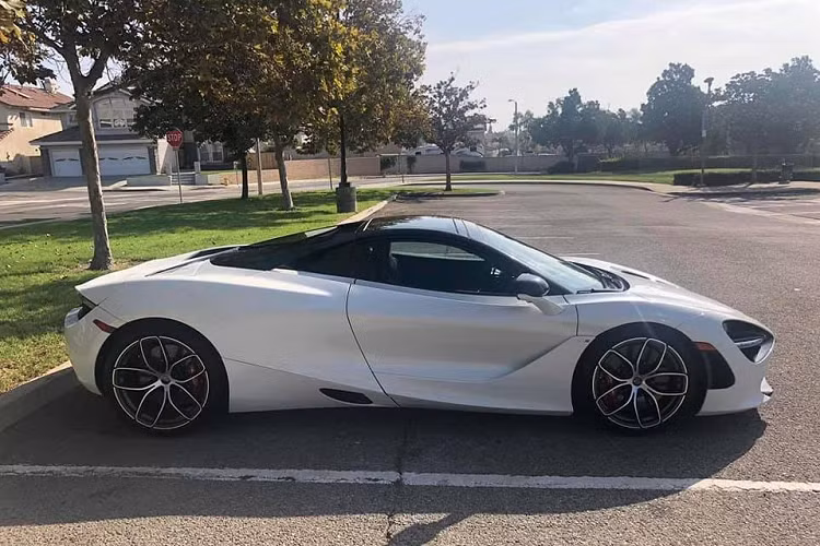 Thông tin ban đầu cho biết, chiếc siêu xe mui trần McLaren 720S Spider mà thành viên đoàn Car Passion đặt mua là ở Mỹ. Xe trong tình trạng mới tinh và dự kiến có mặt ở Việt Nam vào cuối năm nay. Hiện tại biểu thuế dành cho McLaren 720S Spider nhiều khả năng chưa được áp dụng.