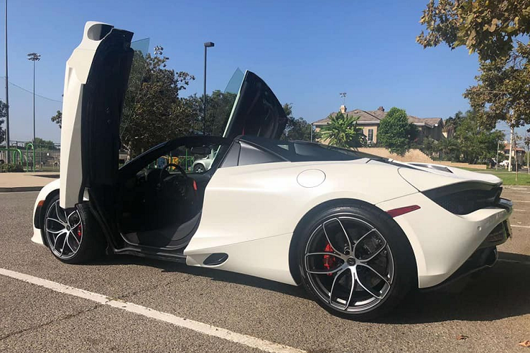 Siêu xe mui trần McLaren 720S Spider "nhăm nhe" về Việt Nam cuối năm nay. Chiếc McLaren 720S Spider này được cho do một thành viên Car Passion đặt mua. Chiếc McLaren 720S Spider này có màu sơn trắng