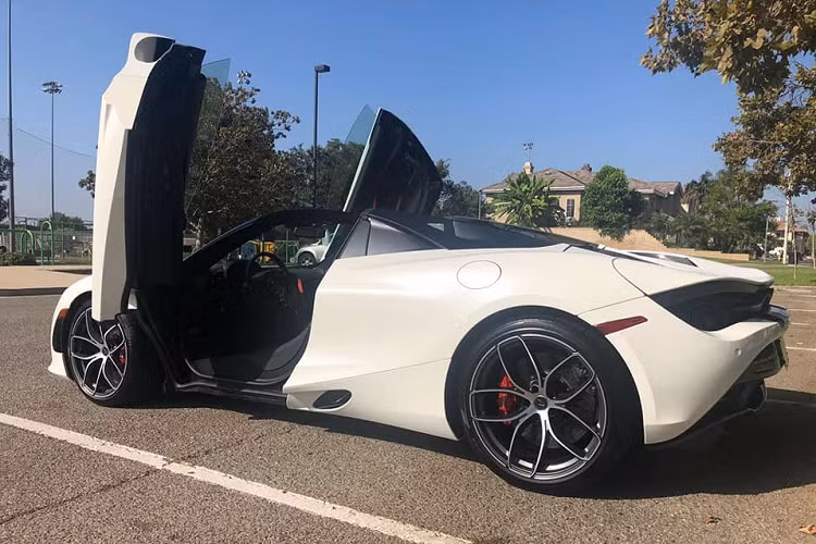 Siêu xe mui trần McLaren 720S Spider "nhăm nhe" về Việt Nam cuối năm nay. Chiếc McLaren 720S Spider này được cho do một thành viên Car Passion đặt mua. Chiếc McLaren 720S Spider này có màu sơn trắng