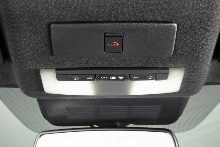 Trái ngược với vẻ ngoài mang phong cách quá đỗi trẻ trung và thể thao là khối động cơ khá "mềm yếu" .