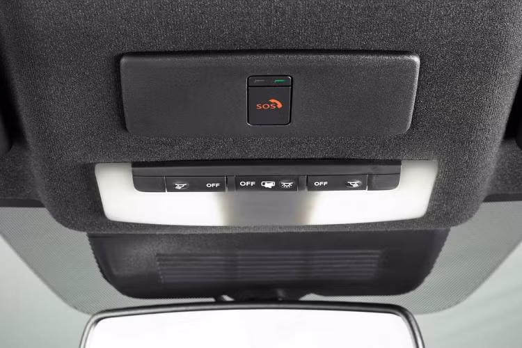 Trái ngược với vẻ ngoài mang phong cách quá đỗi trẻ trung và thể thao là khối động cơ khá "mềm yếu" .