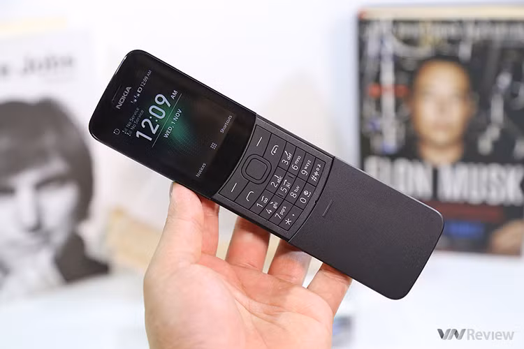 Điện thoại Nokia 8110 4G có giá bán rất hấp hẫn, chỉ 660.000 đồng, tức đã giảm gần hai phần ba so với mức giá 1,68 triệu đồng khi máy lên kệ tại thị trường Việt Nam hồi năm ngoái.