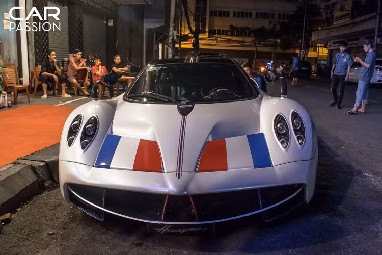 Ngoài ra, hãng xe Afla Romeo còn bổ sung cho cho chiếc 4C một phiên bản Launch Edition giới hạn. Cụ thể, Alfa Romeo chỉ sản xuất tổng cộng 1000 chiếc 4C Launch Edition.