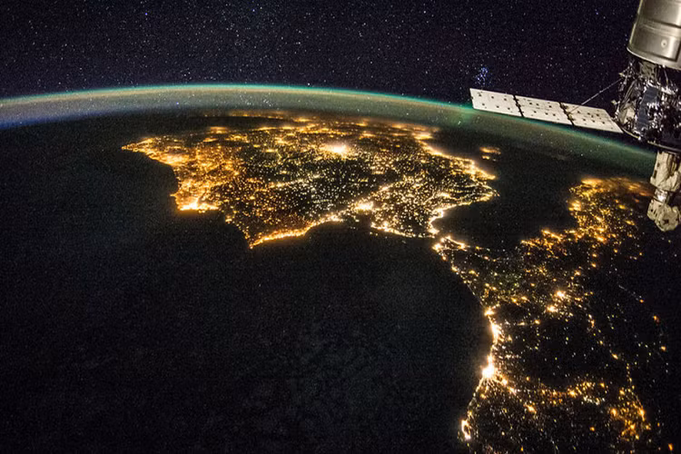 Mặt Trăng nhân tạo sẽ thắp sáng Trái Đất không cần đèn? - Hình 2 Mat Trang nhan tao se thap sang Trai Dat khong can den?-Hinh-2