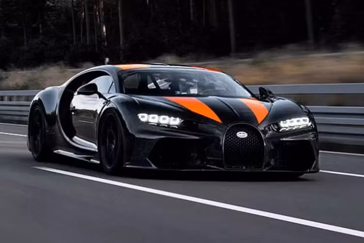 Ngay sau khi Bugatti vượt qua được vận tốc tối đa 483 km/h với chiếc xe được điều chỉnh từ nguyên mẫu Chiron, họ đã tuyên bố chạy sản xuất giới hạn của chiếc siêu xe Bugatti Chiron Super Sport 300+ này.