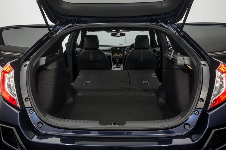 Đi kèm với đó còn là tuỳ chọn hộp số sàn 6 cấp hoặc hộp số tự động CVT đi kèm lẫy chuyển số sau vô-lăng.