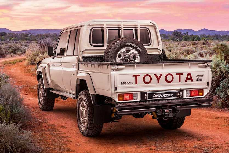 Chiếc xe được ưa chuộng tới nỗi dù đã 35 năm trôi qua, nhưng Toyota vẫn tiếp tục sản xuất nó ở một số thị trường như Nhật, Úc hay châu Phi. Trong đó tại Nam Phi, hãng vừa công bố một phiên bản Land Cruiser 70 đặc biệt mới từ mẫu xe địa hình già cỗi này với tên gọi Namib.