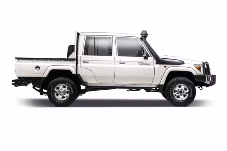 Ở bên dưới nắp ca-pô, Land Cruiser Namib được trang bị động cơ diesel tăng áp V8 với dung tích 4.5 lít, được nâng cấp với bộ lọc khí thải và phun nhiên liệu mới nhằm tiết kiệm nhiên liệu hơn và đạt tiêu chuẩn khí thải.
