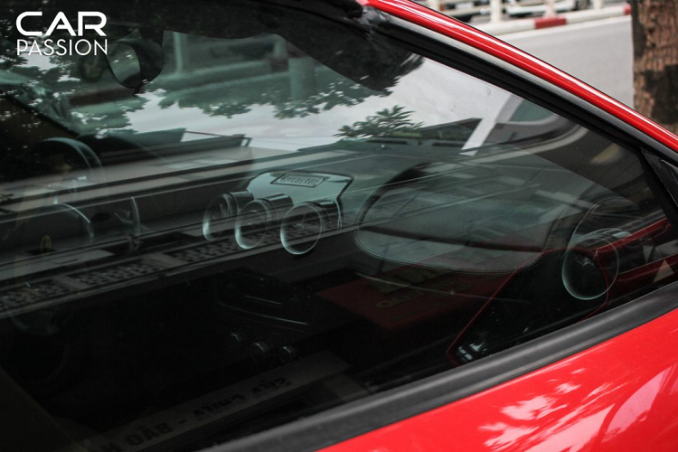 Với động cơ V8 4.3L sản sinh công suất lên tới 483 mã lực, F430 mạnh ngang nhiều siêu xe tại thời điểm hiện tại. Với thiết kế gọn gàng cùng những chất liệu nhẹ và động cơ, chiếc xe có thể đạt tốc độ tối đa lên tới 310km/h. Chiếc xe có thể tăng tốc từ 0-100km/h chỉ trong vòng 3,6 giây.