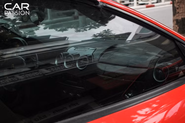 Với động cơ V8 4.3L sản sinh công suất lên tới 483 mã lực, F430 mạnh ngang nhiều siêu xe tại thời điểm hiện tại. Với thiết kế gọn gàng cùng những chất liệu nhẹ và động cơ, chiếc xe có thể đạt tốc độ tối đa lên tới 310km/h. Chiếc xe có thể tăng tốc từ 0-100km/h chỉ trong vòng 3,6 giây.