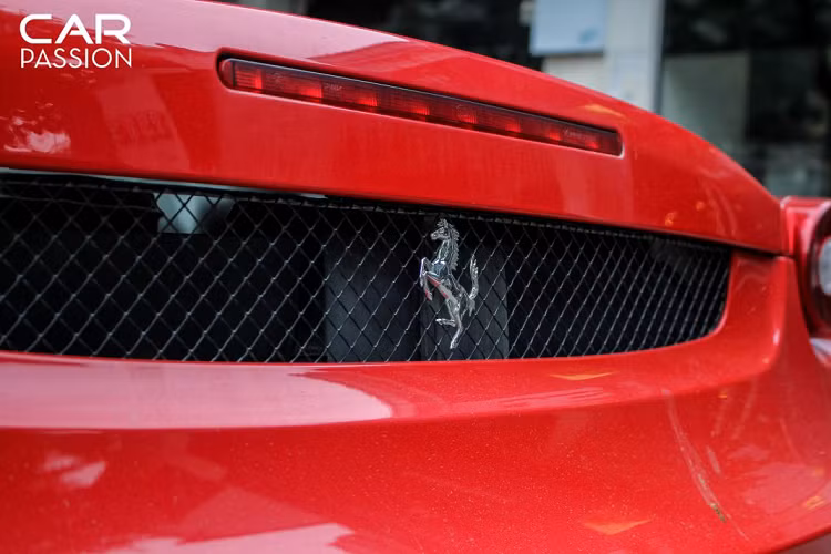 Có một điều trùng hợp là cả 3 chiếc Ferrari F430 Spider tại Việt Nam đều sở hữu chung màu sơn này. Có lẽ bởi nó đã trở thành biểu tượng đặc biệt tượng trưng cho những chiếc xe đến từ vùng Modena, Ý.