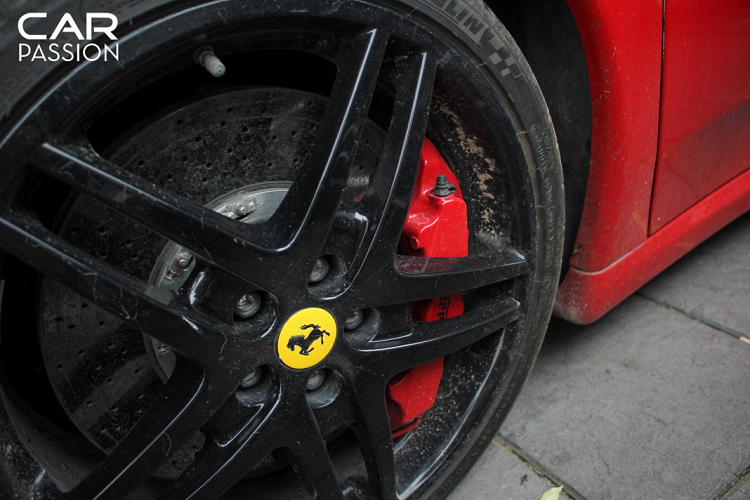 So với F360, F430 có thiết kế hiện đại hơn cùng đường nét có phần góc cạnh hơn cùng vài nâng cấp về động cơ. Ferrari F430 được sản xuất trong vòng 5 năm cho tới năm 2009, khi mẫu xe này được thay thế bởi Ferrari 458 Italia.