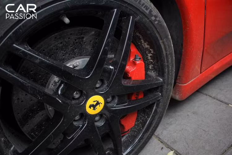 So với F360, F430 có thiết kế hiện đại hơn cùng đường nét có phần góc cạnh hơn cùng vài nâng cấp về động cơ. Ferrari F430 được sản xuất trong vòng 5 năm cho tới năm 2009, khi mẫu xe này được thay thế bởi Ferrari 458 Italia.