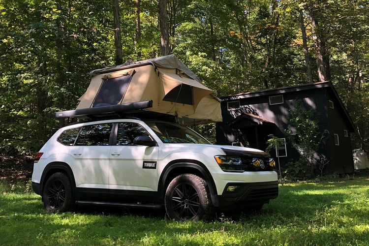 Chiếc Atlas cuối cùng được mang tên Atlas Concept by Thule được thiết kế nhằm hỗ trợ những chuyến đi “bụi” dài ngày. Xe được trang bị hệ thống treo lồng cuộn H&amp;R Adventure Line, mâm Vossen CV10 kích thước 20 inch, giá đồ nóc xe Thule Wingbar Evo, bạt HideAway, giá xe đạp T2 Pro XT, LED trợ sáng Baja Design, và lều Tepui Autana.