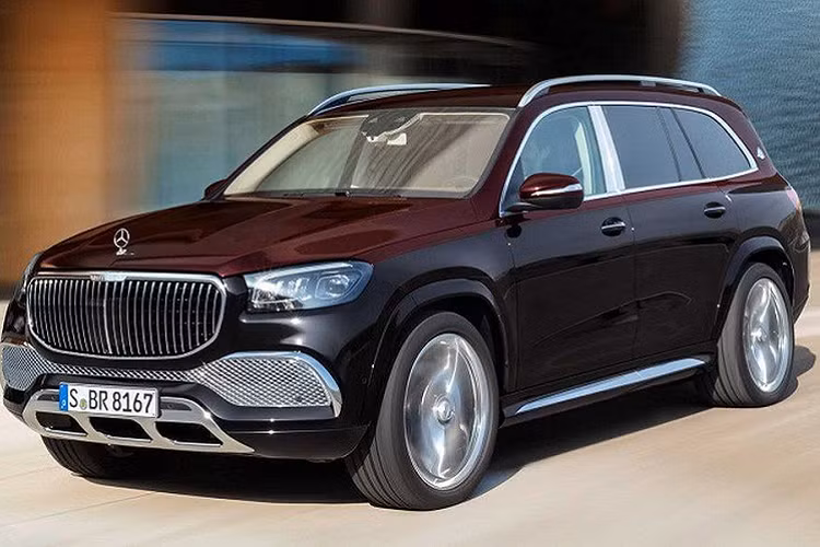 Đáng chú ý, Mercedes-Maybach GLS 600 4MATIC có trang bị bậc lên xuống xe bằng hợp kim nhôm có thể điều chỉnh điện, đi kèm đèn phát sáng cho dễ dàng sử dụng vào buổi tối.