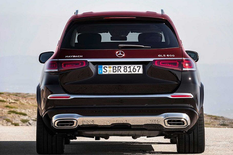 Mặc dù có trọng lượng lên đến 2,78 tấn, Mercedes-Maybach GLS 600 4MATIC có khả năng tăng tốc 0-100 km/h trong 4,9 giây trước khi đạt được vận tốc tối đa bị giới hạn ở mức 250 km/h.