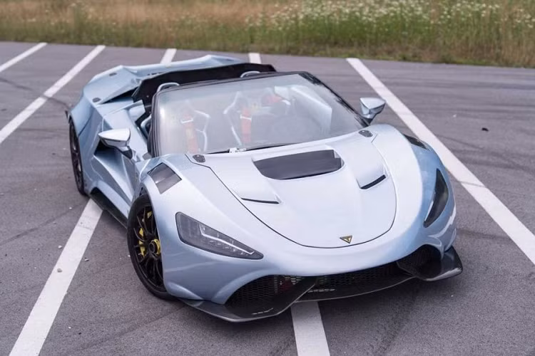  Siêu xe Tushek TS 900 sản sinh ra sức mạnh trên 900 mã lực, đúng như tên gọi của nó. Động cơ V8 và động cơ điện kép 4.2 lít của nó tạo ra 950 mã lực và mô men xoắn cực đại lên tới 1.400 Nm.