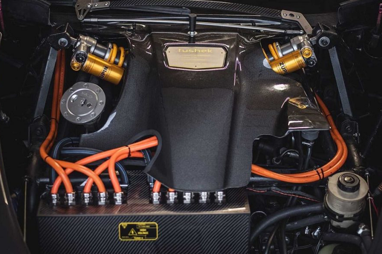 “Đội Tushek rất vui mừng được trở lại tại Salon Privé,” người sáng lập Tushek và tay đua người Slovenia, Aljosa Tushek, lưu ý. 