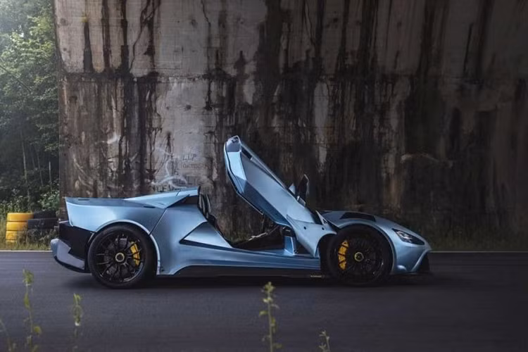 Đội ngũ của chúng tôi đang mong muốn giới thiệu siêu xe của chúng tôi cho các khách hàng ưu tú của Salon Prive.”