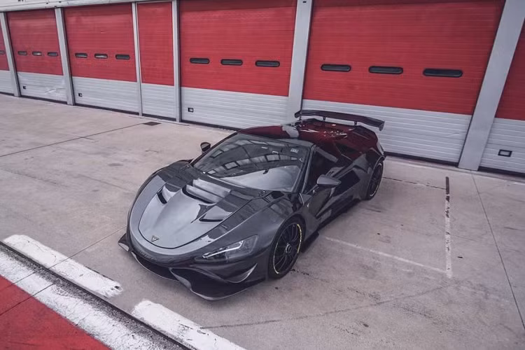 Và nhờ khung gầm không gian mạ chrome và thân bằng sợi carbon, trọng lượng của TS 900 chỉ rơi vào khoảng 1410kg. So với Acura NSX hybrid, chiếc xe nhẹ hơn khoảng 370kg.