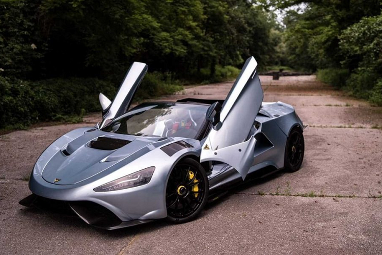 “Những phát triển đó hiện được kết hợp trong mô hình mới nhất của chúng tôi và đã được thử nghiệm thành công trong điều kiện đường đua trong những tháng qua.