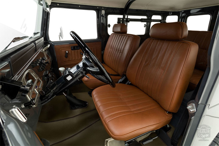 Các tính năng như kiểm soát lực kéo điện tử và phanh chống bó cứng là trang bị tiêu chuẩn.