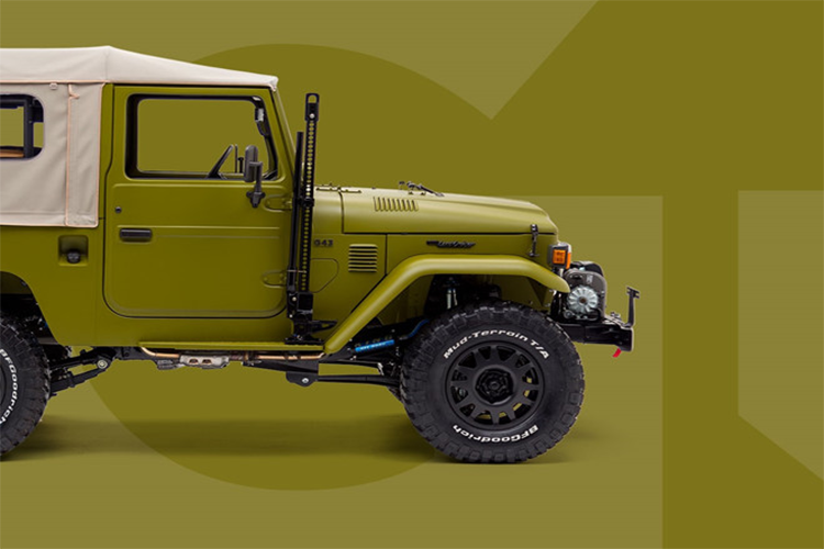 G40 có nội thất đặt riêng bằng chất liệu da cao cấp khâu thủ công. Xe có hệ thống sưởi, điều hòa nhiệt độ và cụm đồng hồ số hiện đại. Tất nhiên, người mua có thể đặt thêm nhiều thứ, chẳng hạn nâng cấp hệ thống âm thanh, kết nối bằng Bluetooth.