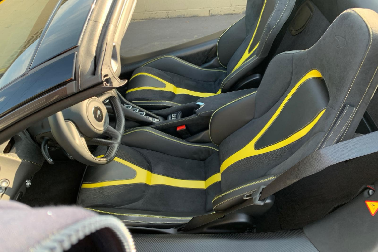 Chiếc xe thể thao mui trần này có thời gian tăng tốc 0-100 km/h chỉ trong 2,9 giây, 720S Spider mất 7,9 giây để đạt vận tốc 200 km/h, chậm hơn 0,1 giây so với bản Coupe. Khi đóng mui, chiếc xe vẫn có thể đạt vận tốc tối đa 341 km/h như bản Coupe, trong khi mở mui, chiếc xe có thể chạy tối đa 325 km/h.