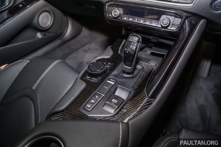 Trên thực tế, thế hệ mới của một số dòng xe thể thao vốn đã trở thành ‘’huyền thoại’’ ở thế hệ trước, sẽ khó bước qua được cái bóng của đàn anh của nó ngày trước. Đây là câu chuyện của Honda/Acura NSX và Toyota Supra!