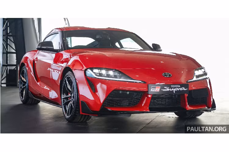 Mức giá xe Toyota GR Supra 2020 không hề rẻ, khi tại Malaysia xe có giá 568.000RM (tương đương 3,1 tỷ đồng). Với số tiền này, người mua sẽ nhận được phiên bản hàng đầu ‘’GR’’ của Supra lắp động cơ 6 xy-lanh thẳng hàng (I6) dung tích 3.0L turbocharged cho công suất tối đa 335 mã lực từ 5.000 đến 6.500 vòng / phút và mô-men xoắn cực đại đạt 500 Nm từ 1.600 đến 4.500 vòng / phút.