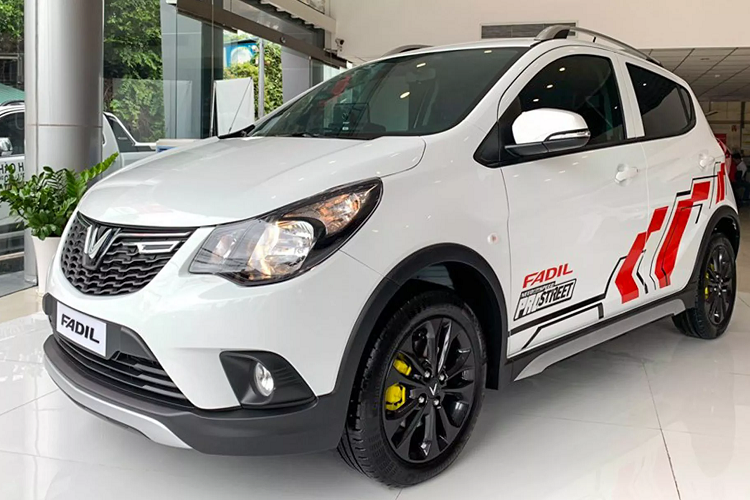 Chi tiet VinFast Fadil do phong cach xe dua o Can Tho