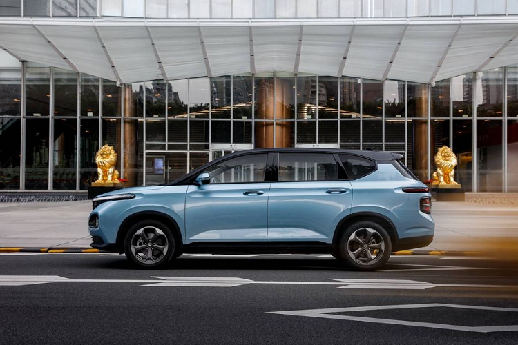 Công nghệ này sử dụng ra-đa tần sóng milimet tầm xa 77 GHz và camera độ phân giải cao đa chức năng để xác định người đi bộ, xe ô tô và đường ở phía trước.