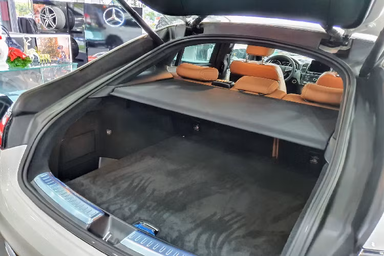 Tính năng an toàn bao gồm phanh ABS, BA, chống trượt khi tăng tốc ASR, ổn định thân xe điện tử ESP, kiểm soát lực kéo 4ETS, hỗ trợ xuống dốc, khởi hành ngang dốc, hỗ trợ vào cua và ôm cua. Cảnh báo mất tập trung AA, hệ thống đỗ xe chủ động, phòng ngừa va chạm CPA Plus. Phanh tay điện tử, điều khiển hành trình chủ động. Hỗ trợ đỗ xe chủ động, cảnh báo mất tập trung.