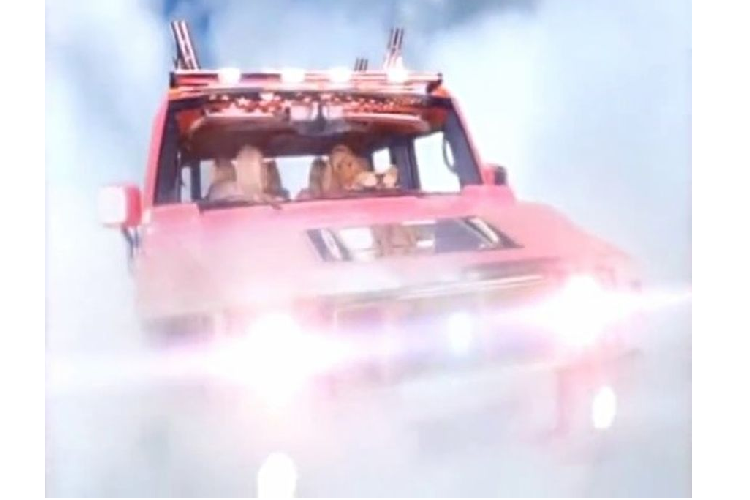 Britney Spears và chiếc Hummer H2 hồng rực. Vào những ngày đầu tiên, khi vẫn tự lái xe mà không cần sự cho phép của người quản lý, Britney Spears đã sở hữu riêng cho mình một chiếc Hummer H2 đời 2005. Và thế là cô đã gây sự chú ý với lớp sơn hồng Barbie. Cuối cùng, video đã bị cấm phát tại các nước châu Âu và đã gây thiệt hại cho hãng thu âm, được báo cáo lên tới 80,000-euro (hơn 2 tỷ đồng) khi Louis Vuitton được xử thắng bởi một tòa án của Pháp.
