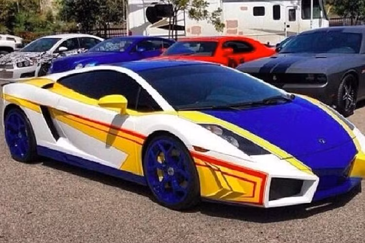 Trở lại năm 2013, Brown đã hả hê khi hiện thực hóa giấc mơ thời thơ ấu của tất cả mọi người dưới bàn tay của West Coast Customs. Chiếc Gallardo đã trở nên giống y hệt một chiếc ôtô đồ chơi Hot Wheels nhưng với kích thước thật. Và Chris ưu ái đặt tên cho chiếc xe là El Toro. Tuy nhiên, đây có thể coi là 1 pha "chơi lớn" khá thành công của ngôi sao này khi chiếc xe trở nên nổi bật nhưng vẫn gọn gàng và mang tính thẩm mỹ.